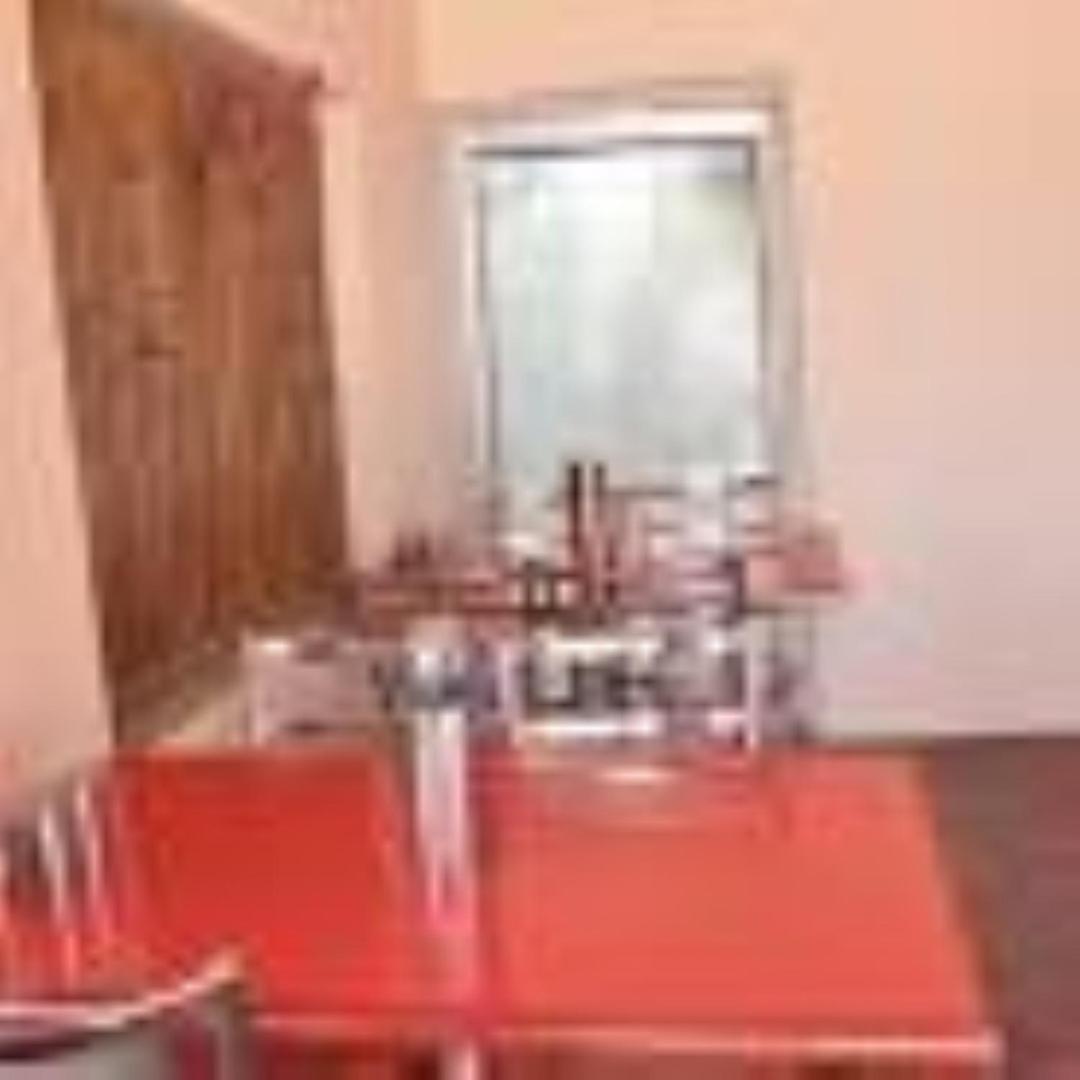 Abhiraj Guest House Матура Екстериор снимка