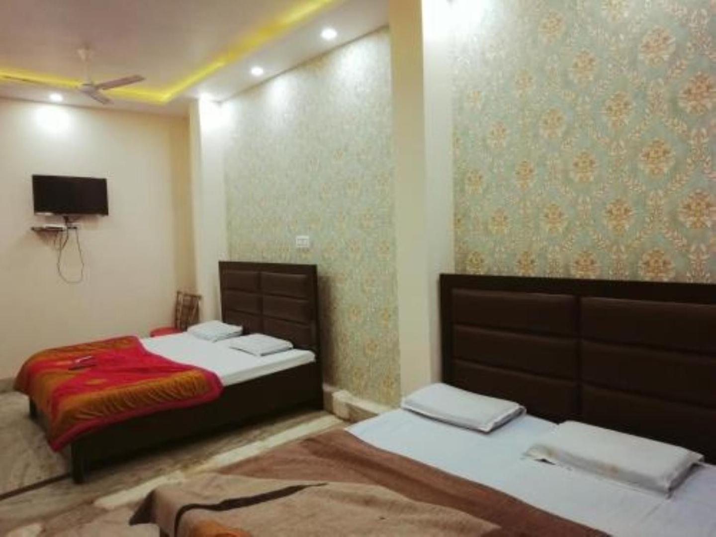 Abhiraj Guest House Матура Екстериор снимка
